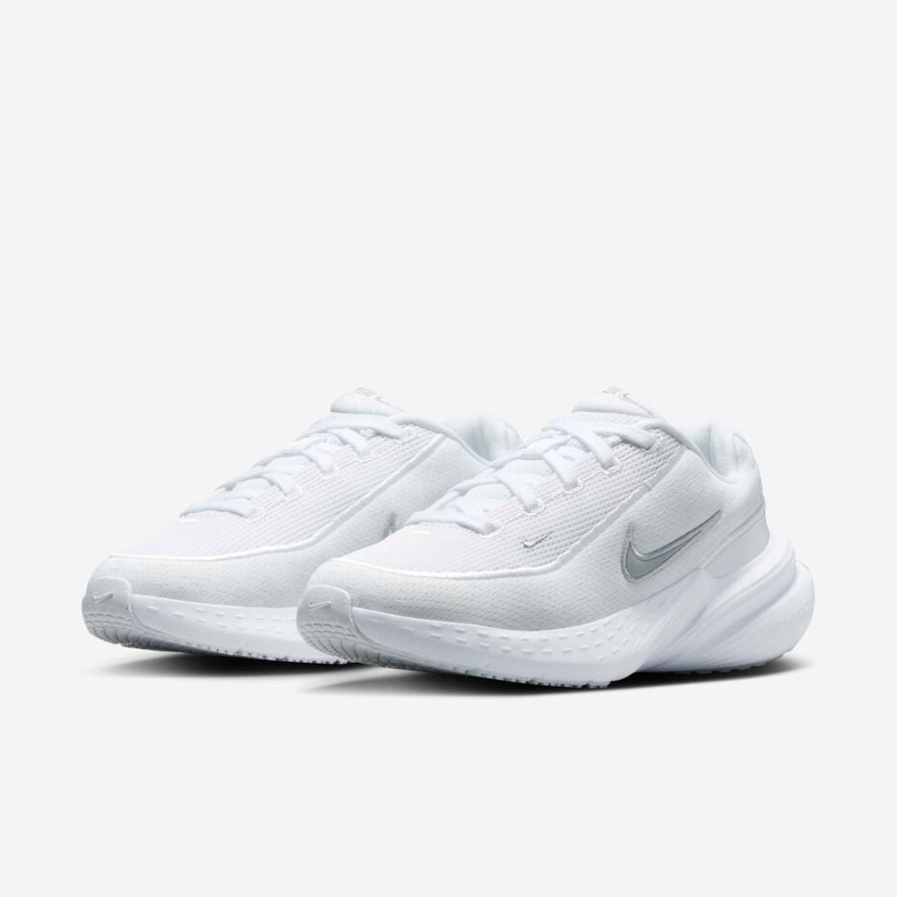 NEW Nike Unisex Uplift SC Size 4Y